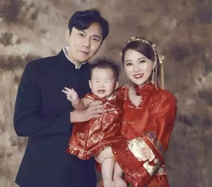 伊能靜女兒越來越美!6歲米粒和媽媽「嘟嘴賣萌」長得太像,尤其是「嘴巴和眼睛」似復製粘貼