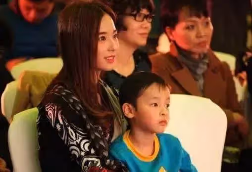 她24歲未婚先孕嫁影帝,最終卻慘遭拋棄,如今為子復出成功走紅