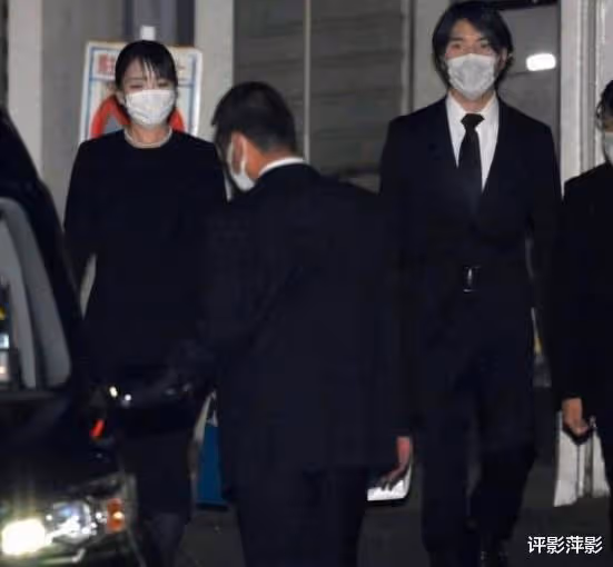 真子公主紐約生活足不出戶，小室圭撇下妻子，與同事酒吧歡聚