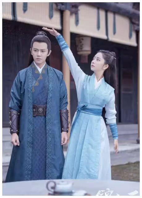和譚松韻談戀愛是什麼感覺,原來譚松韻才是娛樂圈鮮肉收割機