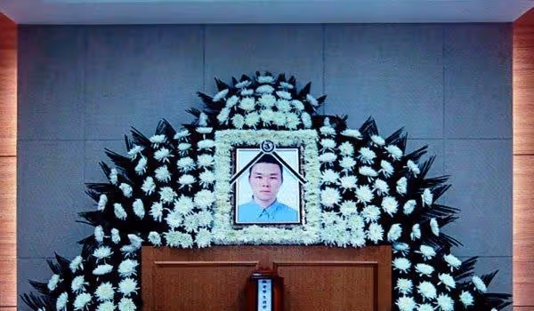 她寫出了《人魚小姐》，卻為結婚支付了丈夫前妻的生活費