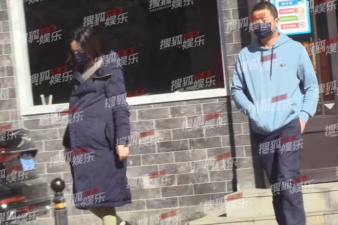 50歲李亞鵬再當爸!陪小女友產檢貼心照料,女方肚大如籮孕味十足