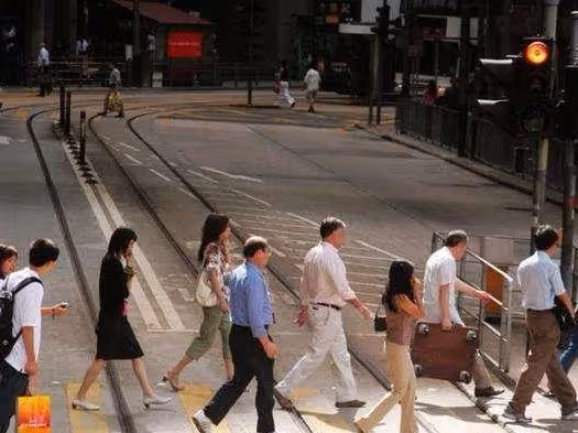 離婚後我獨自帶女兒,如今女兒車禍去世獲賠60萬,前妻開口要40萬