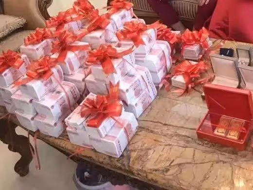我離婚後帶著兩個女兒,如今男友跟我求婚,我媽找男友要15萬彩禮