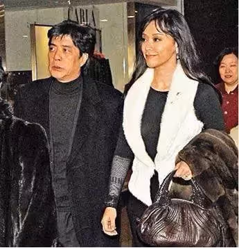 豪門出身卻甘當艷星!21歲秘婚生子「二婚再嫁80億富豪」,今51歲「美艷依舊」與兒子同框似姐弟!