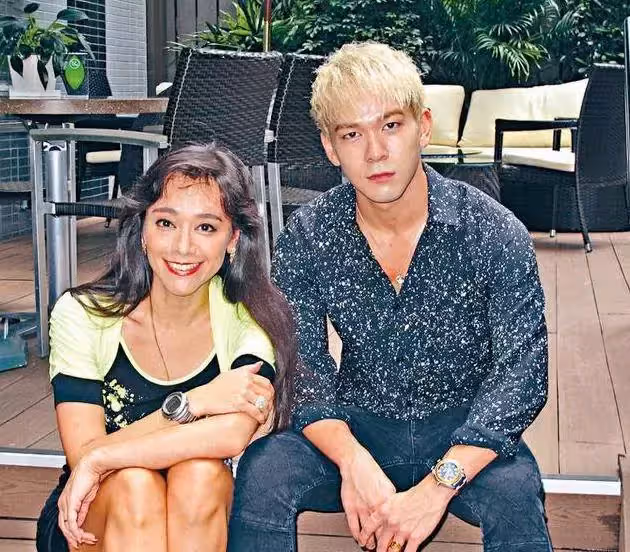 豪門出身卻甘當艷星!21歲秘婚生子「二婚再嫁80億富豪」,今51歲「美艷依舊」與兒子同框似姐弟!