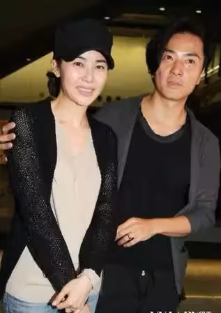絕種癡情男!鄭伊健愛屋及烏「用老婆名義買房送岳父」視為親生爸媽,牽手15年不生子照樣幸福「砸千萬只為浪漫寵妻」