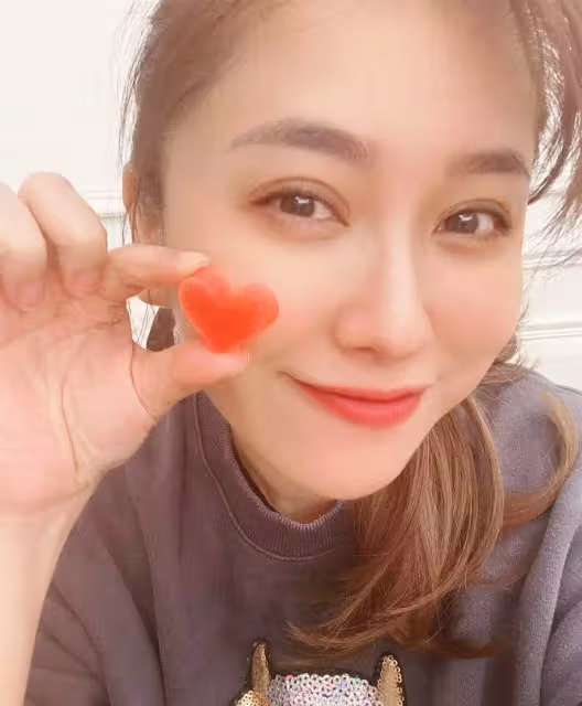 父作保欠巨債!葉家妤曝「賺的錢全上繳媽媽」30歲打開存摺哭了,放棄讀書「跑去擺攤發傳單」姊妹無怨言
