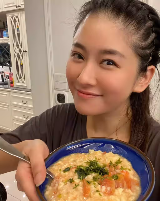 父作保欠巨債!葉家妤曝「賺的錢全上繳媽媽」30歲打開存摺哭了,放棄讀書「跑去擺攤發傳單」姊妹無怨言
