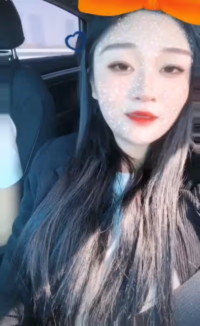 陳亞男疑新戀情曝光!滿臉嬌羞被男子摟在懷中,宣布離婚剛三個月