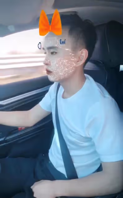 陳亞男疑新戀情曝光!滿臉嬌羞被男子摟在懷中,宣布離婚剛三個月