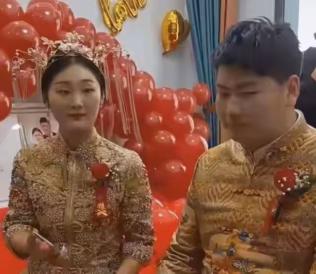 陳亞男疑新戀情曝光！滿臉嬌羞被男子摟在懷中，宣布離婚剛三個月
