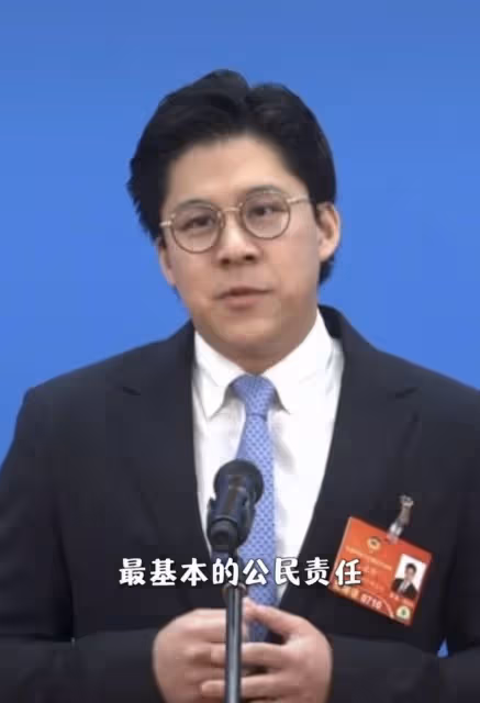 霍啟剛感謝全國人民幫香港,含淚鞠躬幾度哽咽,呼籲重視愛國教育