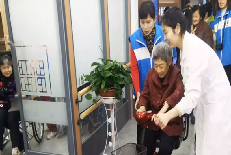 珍惜不多的時光!她最大的傷痛「沒見父親最後一面」 老人若有4個信號預示「時日不多」要及時行孝順
