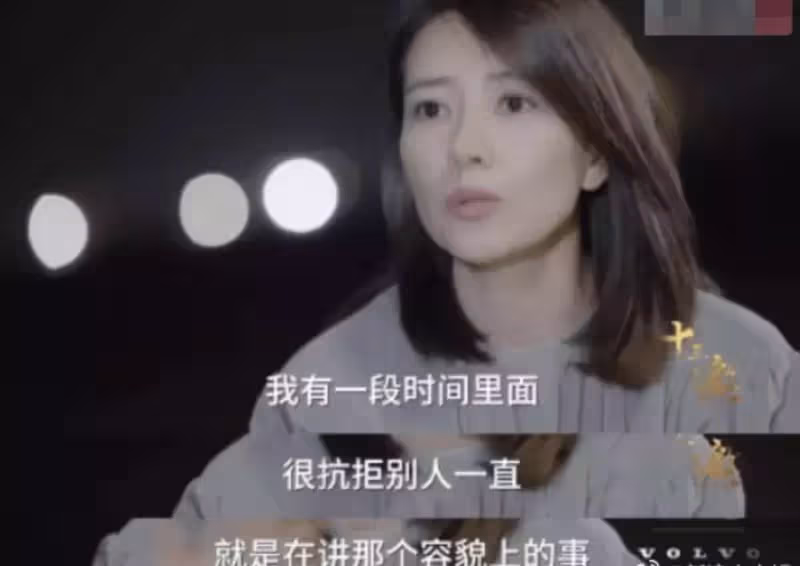 高圓圓自認為拍戲天賦有限,運氣好無需爭取資源,但曾被美貌困擾