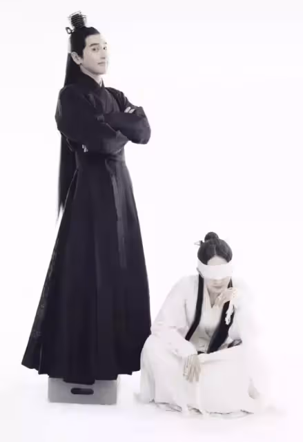 高圓圓自認為拍戲天賦有限,運氣好無需爭取資源,但曾被美貌困擾