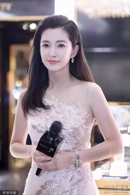 重度潔癖!李冰冰「月薪50萬請家務員」洗菜刷掉20人,對方不滿「洗8次被丟垃圾桶」嗆:洗幾次都是髒