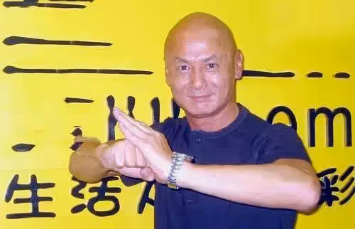 劉德華出手相助!武打男星當年風光無限「中風後全變了」,被妻捲家產逃走「落魄到令人心疼」