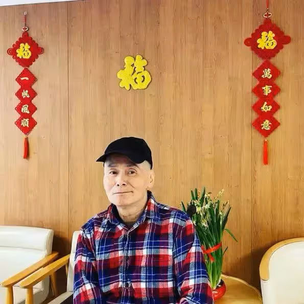 劉德華出手相助!武打男星當年風光無限「中風後全變了」,被妻捲家產逃走「落魄到令人心疼」
