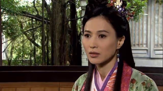 52歲香港著名女星至今單身，曝獨居生活，生病經歷用「慘」字形容
