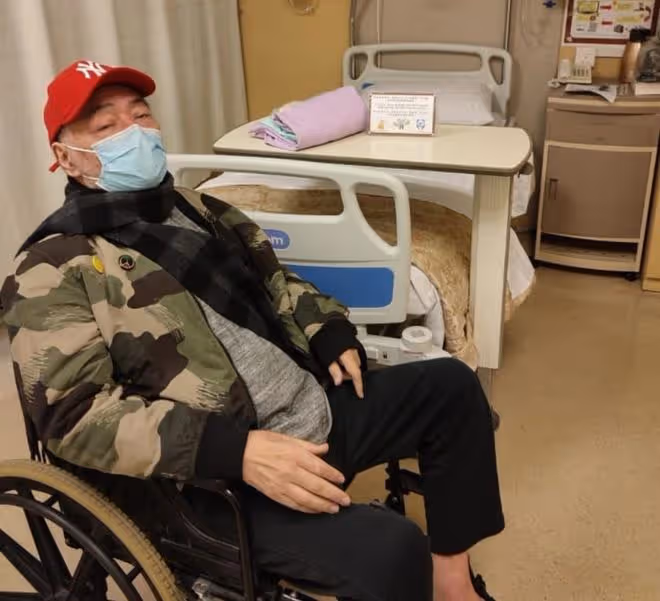 知名歌手確診半個月脫離危險期!經紀人不離不棄,兒子卻從未露面