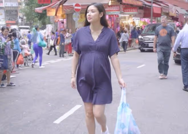 黎明前妻一家出國度假,沙灘曬日光浴,到酒吧狂歡,生活太滋潤