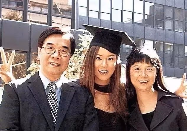 布局25年嫁豪門！為嫁豪門「遷走祖墳」　新婚當天就被公公催生「8年生4胎」成千億兒媳