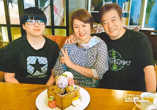 老婆被宣告剩4個月! 71歲八點檔男星「砸800萬賣命救妻」 一夜白髮在病房崩潰:她給我第二次生命
