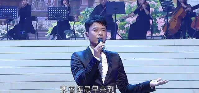 細數歷年TVB台慶經典瞬間，肥姐表演踩雞蛋，梁朝偉用牙拉小貨車