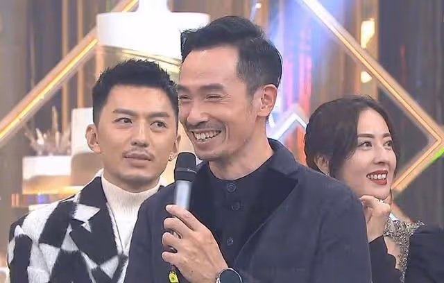 細數歷年TVB台慶經典瞬間，肥姐表演踩雞蛋，梁朝偉用牙拉小貨車
