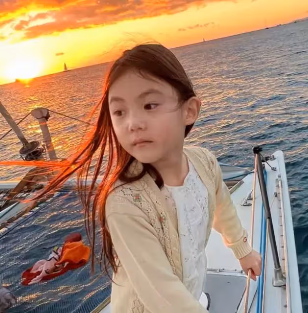 陳冠希女兒5歲了!Alaia穿公主裙「和爸爸同款高顏值」超搶鏡,網直呼:越來越漂亮了