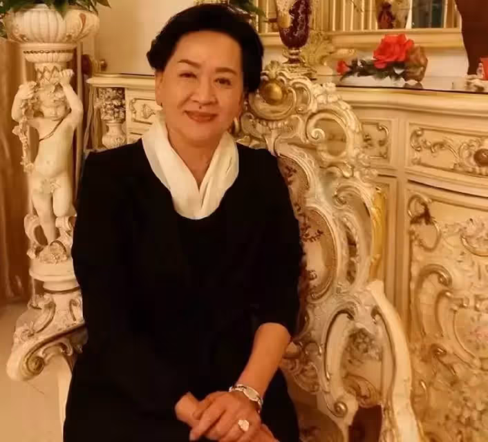 47歲的她當了30年第三者終於嫁入豪門,丈夫卻下遺囑:只給一塊錢