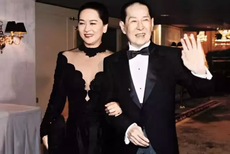 47歲的她當了30年第三者終於嫁入豪門,丈夫卻下遺囑:只給一塊錢
