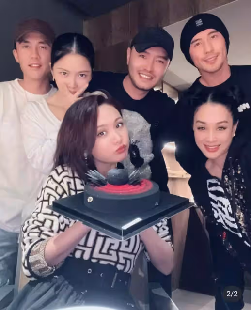 明星聚會照曝光!杜淳鐘麗緹一家人都在,程莉莎站c位不見郭曉東