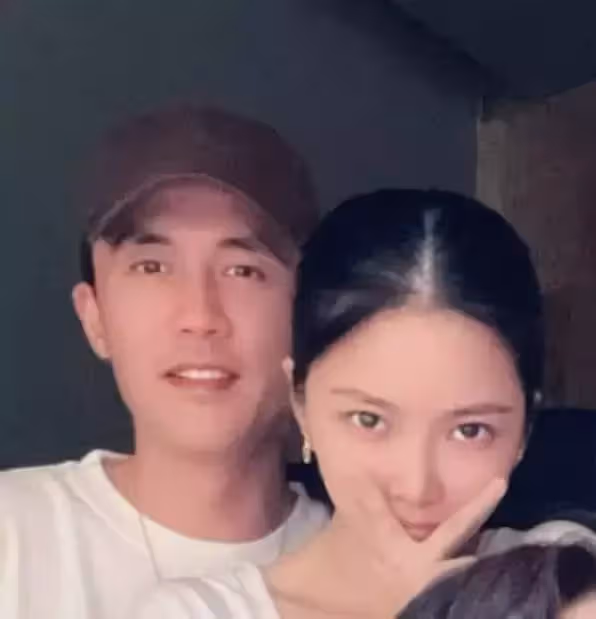 明星聚會照曝光!杜淳鐘麗緹一家人都在,程莉莎站c位不見郭曉東