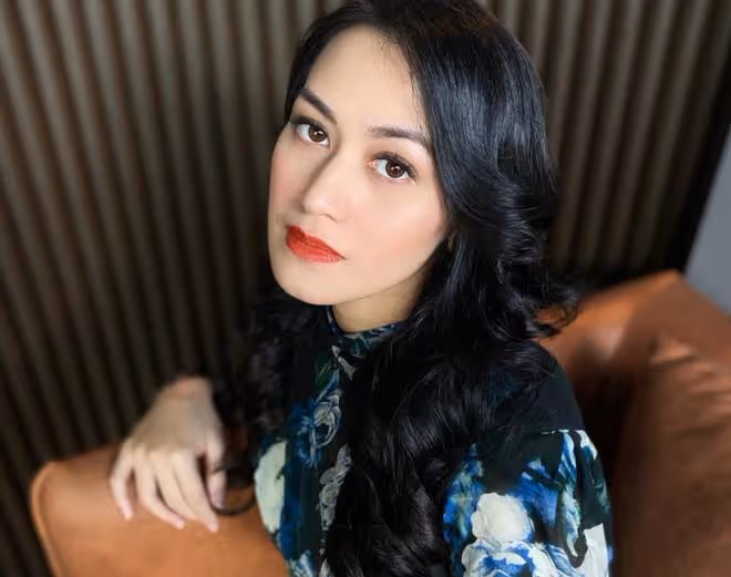 女星嫁大24歲富豪追生三胎,不幸流產手術失血過多,仍在ICU搶救