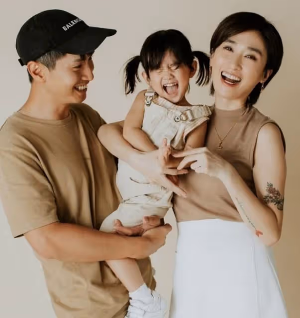 女星嫁大24歲富豪追生三胎,不幸流產手術失血過多,仍在ICU搶救