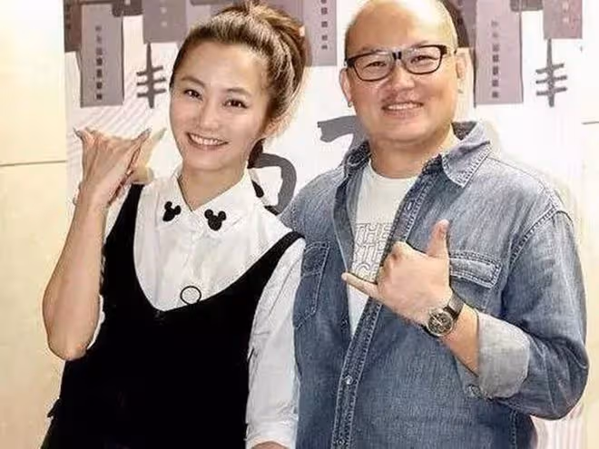 女星嫁大24歲富豪追生三胎,不幸流產手術失血過多,仍在ICU搶救