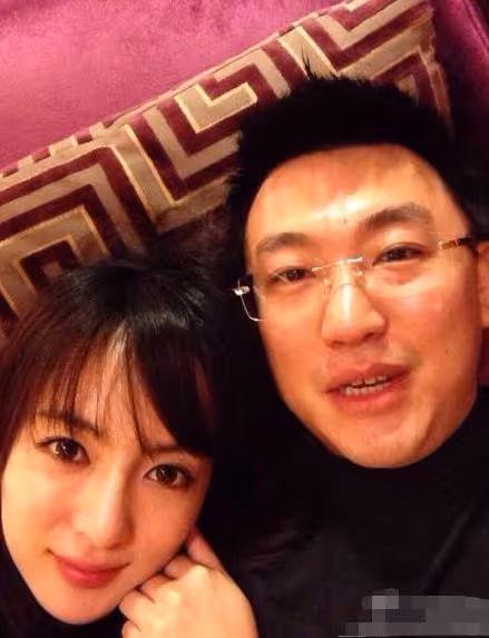 前央視主持人李蜜露面,模樣大變被疑整容,每日推薦農產品住別墅