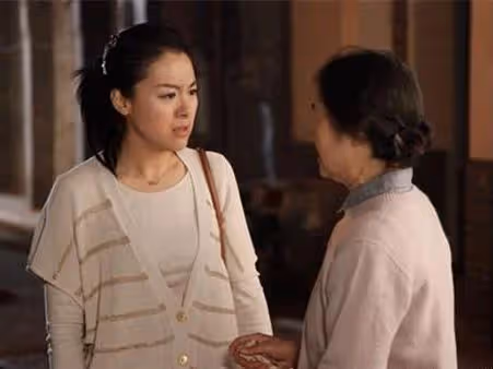 婆婆幫大兒子帶十年孩子,卻不肯幫俺帶,她年老後,俺舉動她淚流