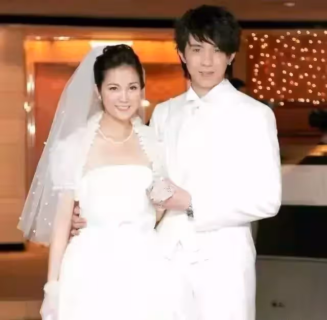 「草根天后」謝安琪喬遷4000尺豪宅，價值超3億：300變4000全靠夫妻奮力打拚