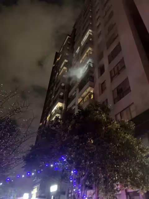 深夜惡火幸遇少年救星!國中生「英勇獨救百名住戶」救火全程曝光「堅持不願受表揚」低調當無名英雄