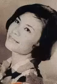 入行60年!她演盡「醜女角色」一生未婚無子 晚年無人養老「卻捐出養老錢」建小學:心美人就美
