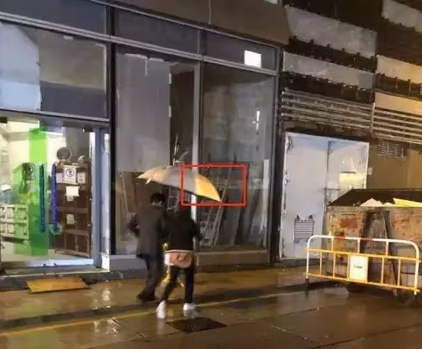 郭晶晶下雨天接老公下班,霍啟剛「接下來的舉動」惹網友怒贊:這才是真豪門!