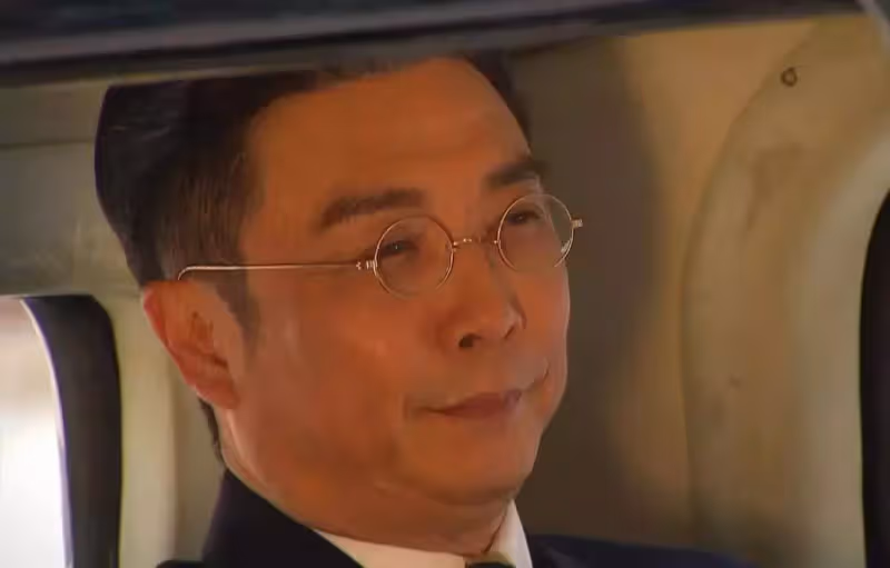 71歲劉松仁近照曝光,面容消瘦精神飽滿,中風復健良好行動已自如,無兒無女小20歲嬌妻不離不棄:有種愛情叫相濡以沫