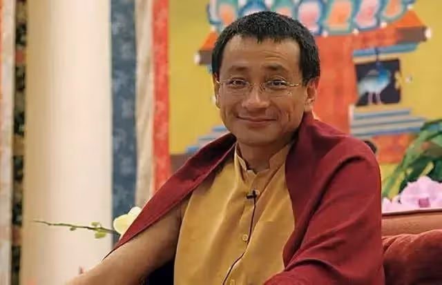 阿雅的老公是轉世活佛,因學習佛法相識,夫妻二人孩子都已經6歲,「柏拉圖」式婚姻每年僅見面3、4次