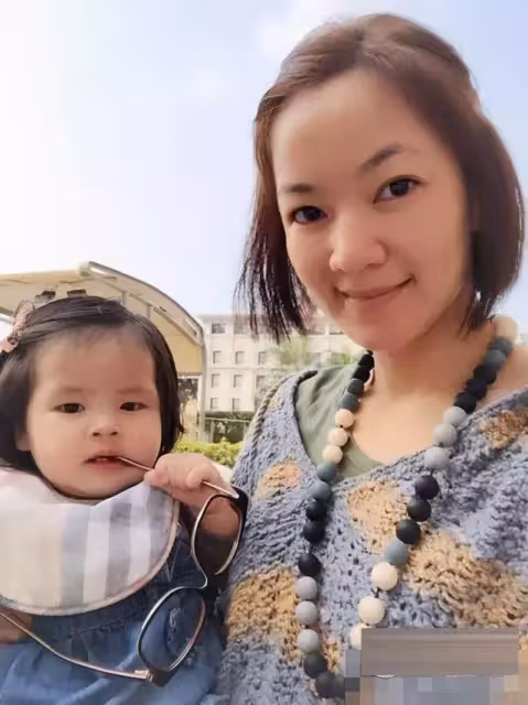 阿雅的老公是轉世活佛,因學習佛法相識,夫妻二人孩子都已經6歲,「柏拉圖」式婚姻每年僅見面3、4次