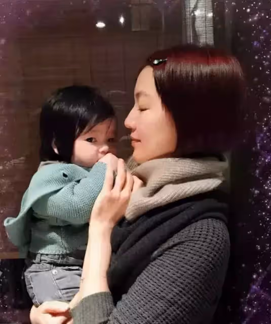 阿雅的老公是轉世活佛,因學習佛法相識,夫妻二人孩子都已經6歲,「柏拉圖」式婚姻每年僅見面3、4次
