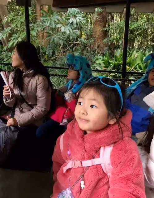 阿雅的老公是轉世活佛,因學習佛法相識,夫妻二人孩子都已經6歲,「柏拉圖」式婚姻每年僅見面3、4次