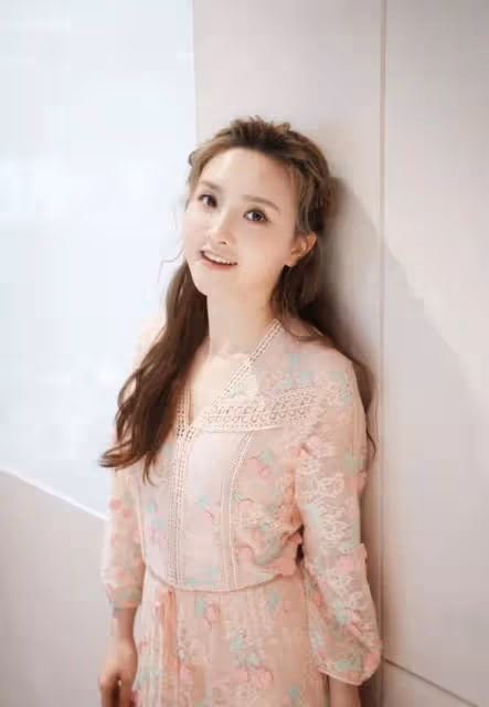 香港疫情仍嚴峻！女星確診喉嚨痛到崩潰，關寶慧不懼危險運送物資